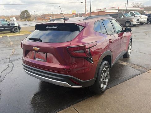 Used 2025 Chevrolet Trax LT image 7
