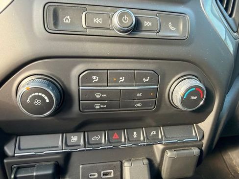Used 2022 Chevrolet Silverado 2500 Custom w/ Custom Value Package AWD/4WD image 9