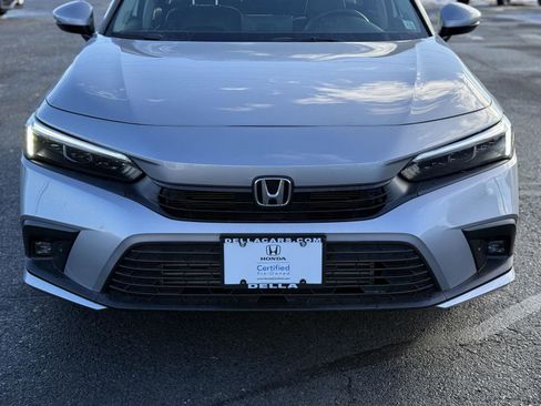 Used 2022 Honda Civic Touring image 2