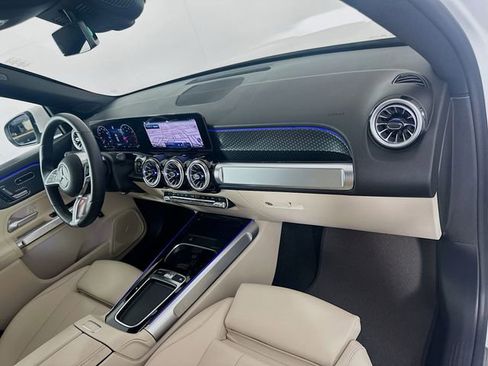 Used 2025 Mercedes-Benz GLB 250 w/ Exclusive Package image 29