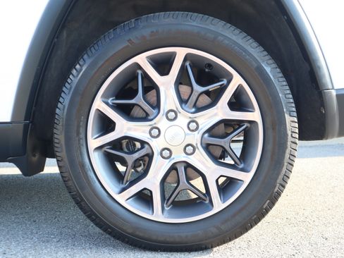 Used 2019 Jeep Grand Cherokee Limited w/ Luxury Group II RWD image 11