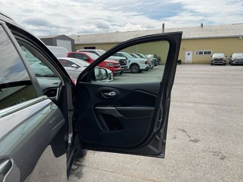 Used 2020 Jeep Cherokee Limited AWD/4WD image 37