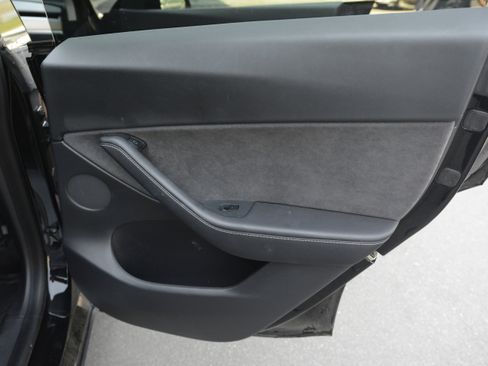 Used 2021 Tesla Model Y Long Range image 26