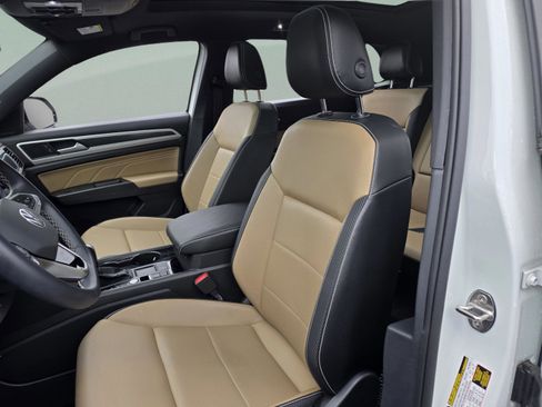 Used 2023 Volkswagen Atlas Cross Sport SE w/ Panoramic Sunroof Package image 15