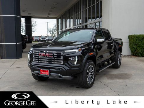 Used 2023 GMC Canyon Denali image 3