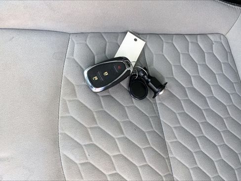 Used 2020 Chevrolet Equinox LS w/ LS Convenience Package FWD image 14
