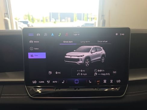 Certified 2025 Volkswagen Tiguan SE w/ Panoramic Sunroof Package AWD/4WD image 36