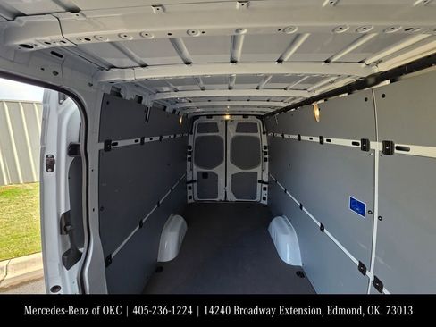 Used 2025 Mercedes-Benz Sprinter 2500 image 7