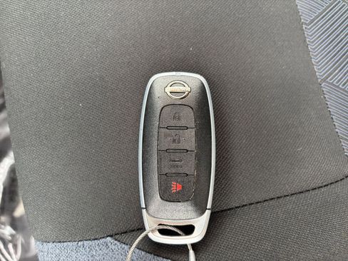 Used 2025 Nissan Versa SV FWD image 21