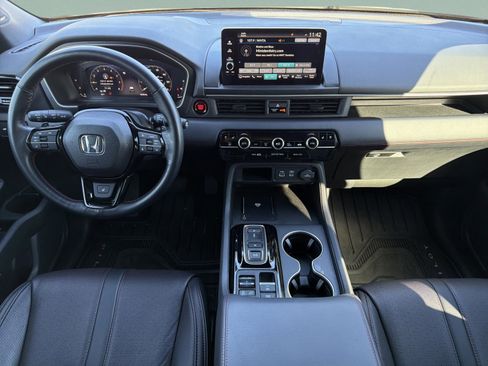 Certified 2025 Honda Pilot Black Edition image 27