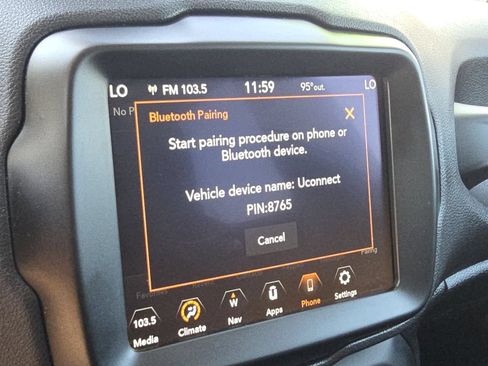 Used 2023 Jeep Renegade Latitude AWD/4WD image 5