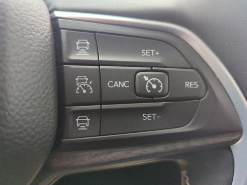 Used 2024 Jeep Grand Cherokee Limited image 52