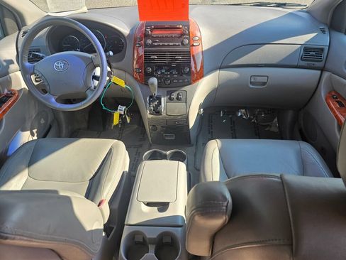 Used 2006 Toyota Sienna XLE w/ XLE Pkg 9 AWD/4WD image 12