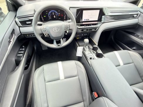Used 2026 Toyota Camry SE FWD image 13