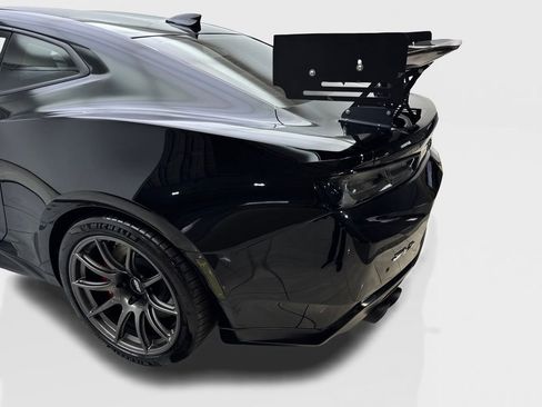 Used 2018 Chevrolet Camaro ZL1 RWD image 17