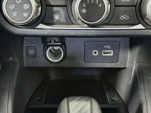 Used 2025 Nissan Versa SV FWD image 25