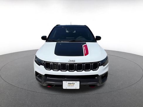 Used 2025 Jeep Compass Trailhawk AWD/4WD image 4