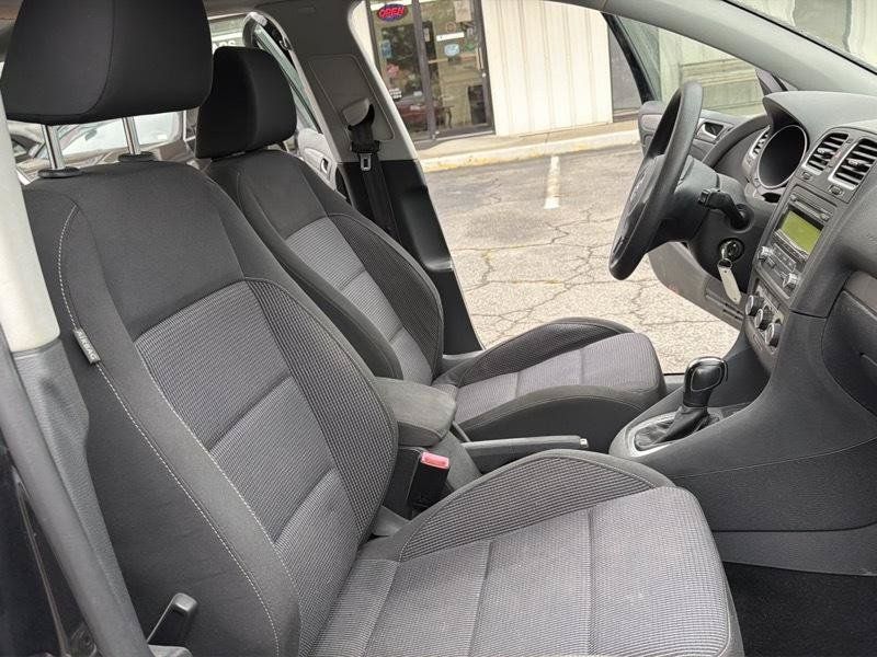 Used 2014 Volkswagen Golf 4-Door FWD image 19