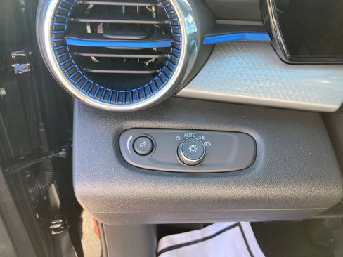 New 2026 Chevrolet Trax LT w/ Sunroof Package FWD image 24