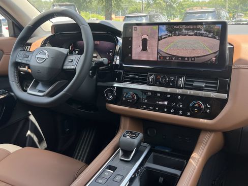 New 2026 Nissan Pathfinder Platinum AWD/4WD image 3