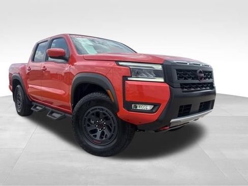 Used 2025 Nissan Frontier PRO-4X AWD/4WD image 2