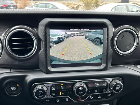 Used 2021 Jeep Wrangler Unlimited Sahara image 16