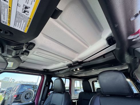 Used 2024 Jeep Wrangler Sahara w/ Safety Group image 33