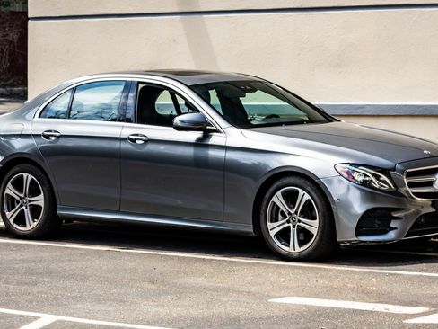 Used 2018 Mercedes-Benz E 300 4MATIC image 11