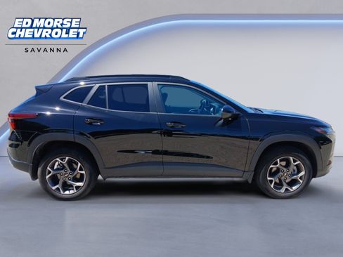 Used 2025 Chevrolet Trax LT w/ Sunroof Package FWD image 6