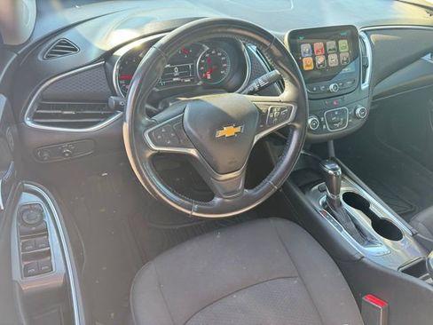 Used 2018 Chevrolet Malibu LT FWD image 19