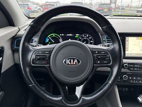 Used 2018 Kia Niro EX Premium image 19