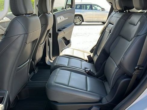 New 2026 Ford Explorer Active w/ Active Comfort Package RWD image 18