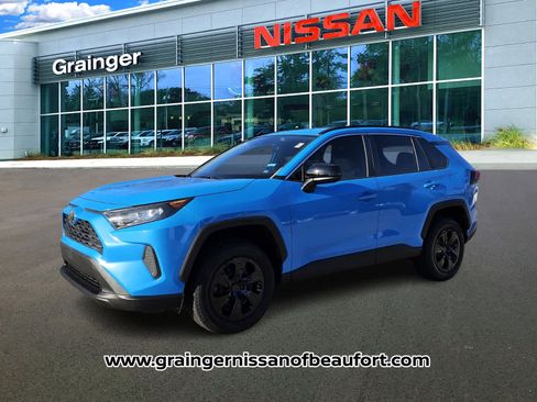 Used 2019 Toyota RAV4 LE image 2
