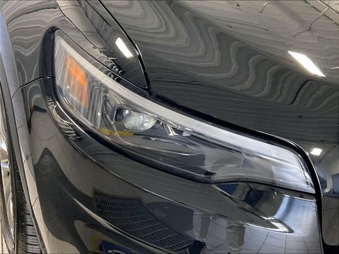 Used 2019 Jeep Cherokee Latitude Plus w/ Comfort/Convenience Group image 31