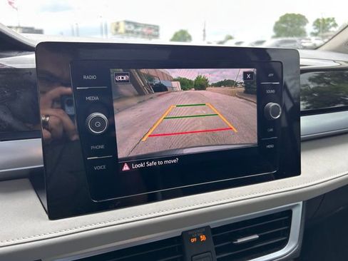 New 2026 Volkswagen Taos SE FWD image 13