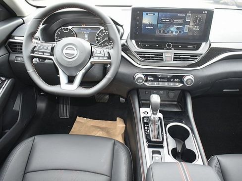 New 2025 Nissan Altima 2.5 SR w/ SR Premium Package image 9