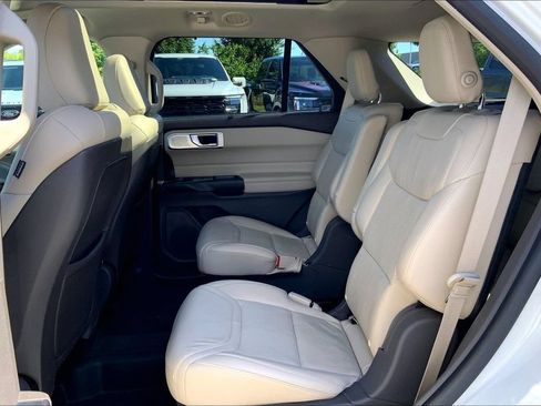 Used 2020 Ford Explorer Platinum w/ Premium Technology Package AWD/4WD image 11