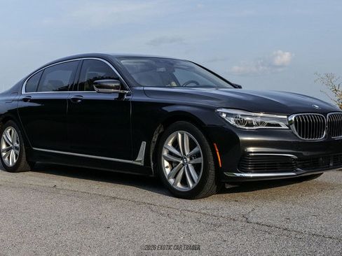 Used 2019 BMW 750i xDrive w/ Executive Package AWD/4WD image 12