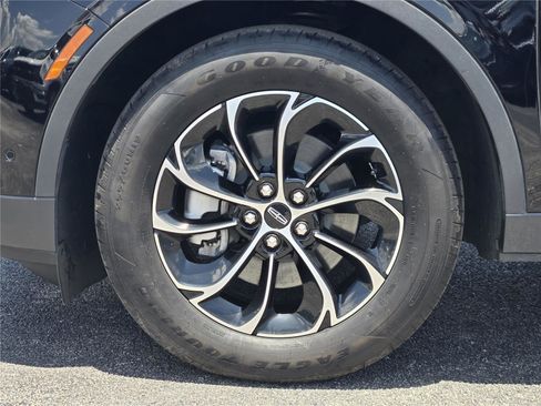 Used 2024 Lincoln Nautilus Premier AWD/4WD image 11