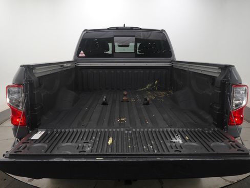 Used 2024 Nissan Titan SV w/ SV Convenience Package image 11