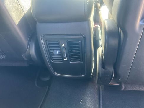 Used 2021 Jeep Grand Cherokee Laredo image 27