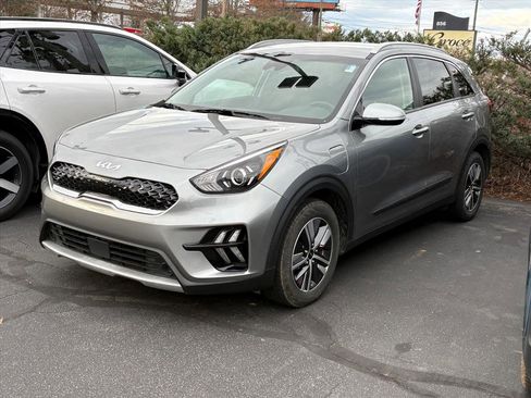 Used 2022 Kia Niro EX image 3