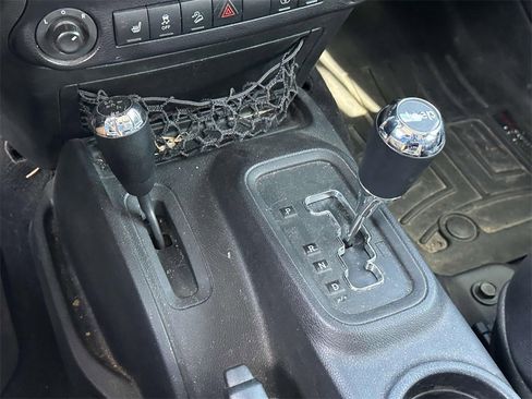 Used 2015 Jeep Wrangler Unlimited Sahara image 30