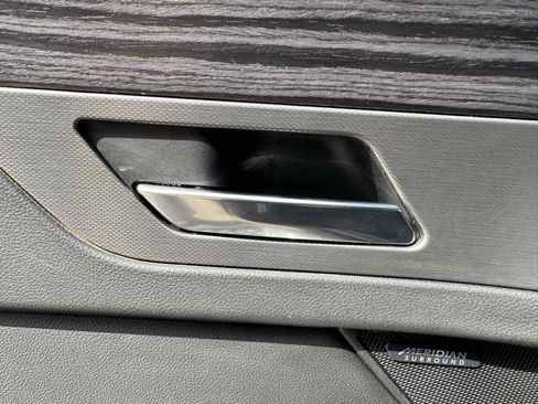 Used 2016 Jaguar XF S image 29