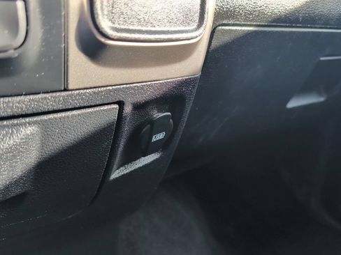 Used 2017 RAM 2500 SLT AWD/4WD image 18