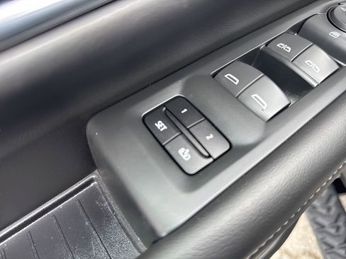 Used 2021 Chevrolet Suburban Z71 image 11