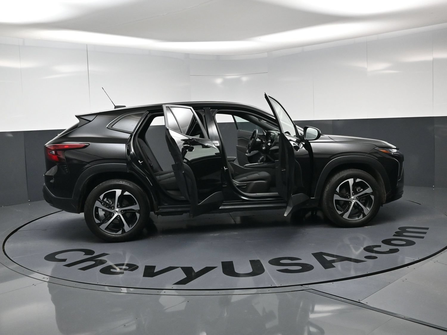 Used 2025 Chevrolet Trax RS FWD image 25