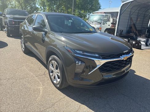 Used 2024 Chevrolet Trax LS FWD image 4