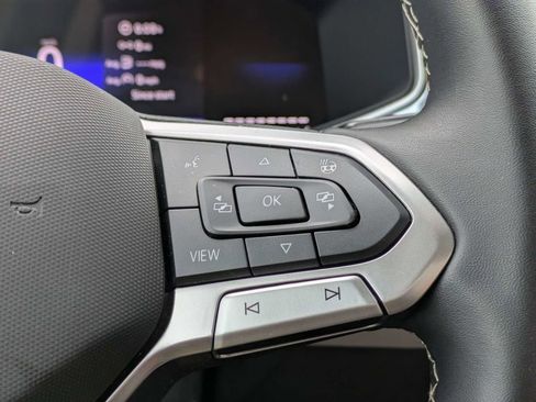 Certified 2025 Volkswagen Taos SE w/ Panoramic Sunroof Package image 34