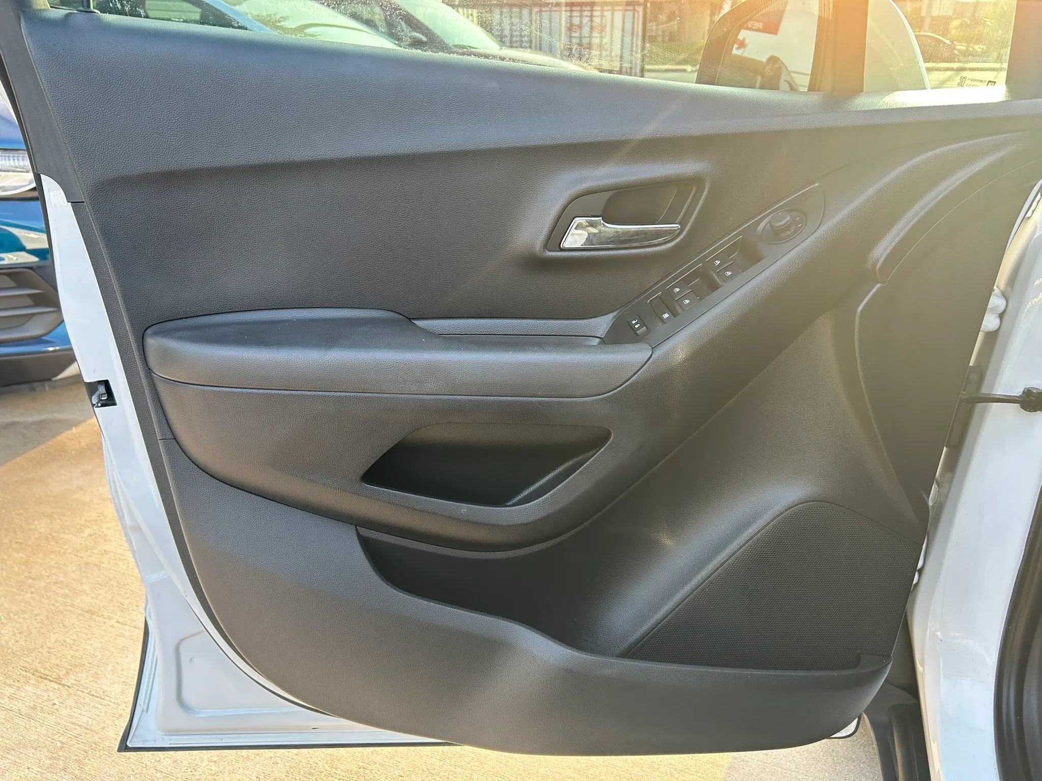 Used 2020 Chevrolet Trax LT w/ LT Convenience Package FWD image 11